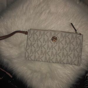 Michael kors wallet